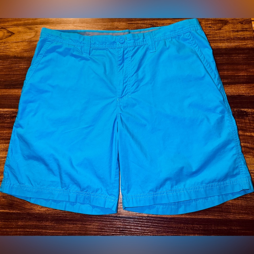 Columbia Men's Vibrant Blue Flat Front Shorts, Sz 38W/8L
100% Cotton. NWOT